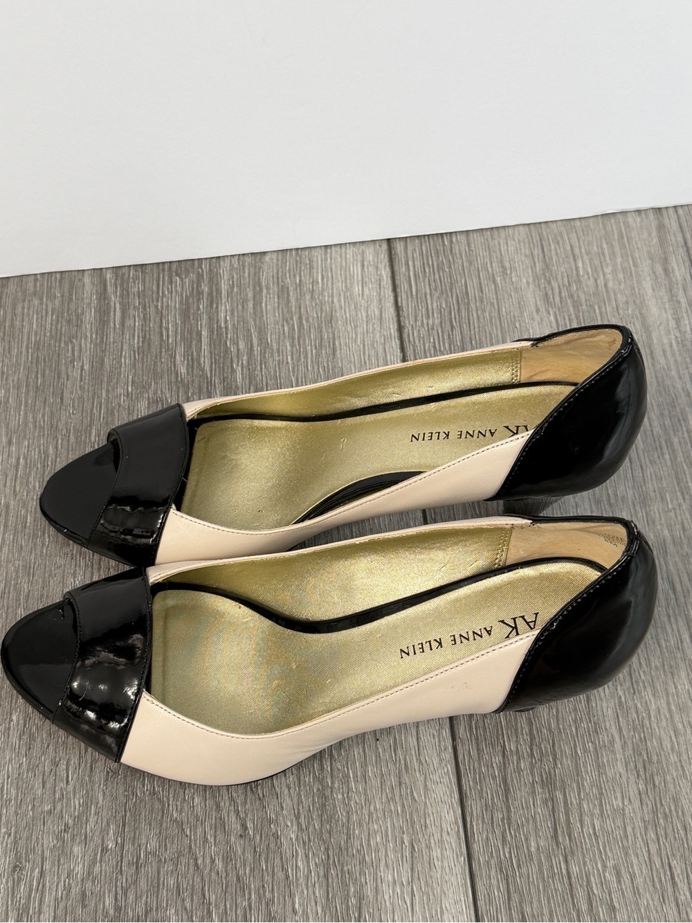 Anne Klein Women’s Kitten Heels Pumps Open Toe Beige and Black - Picture 2 of 8